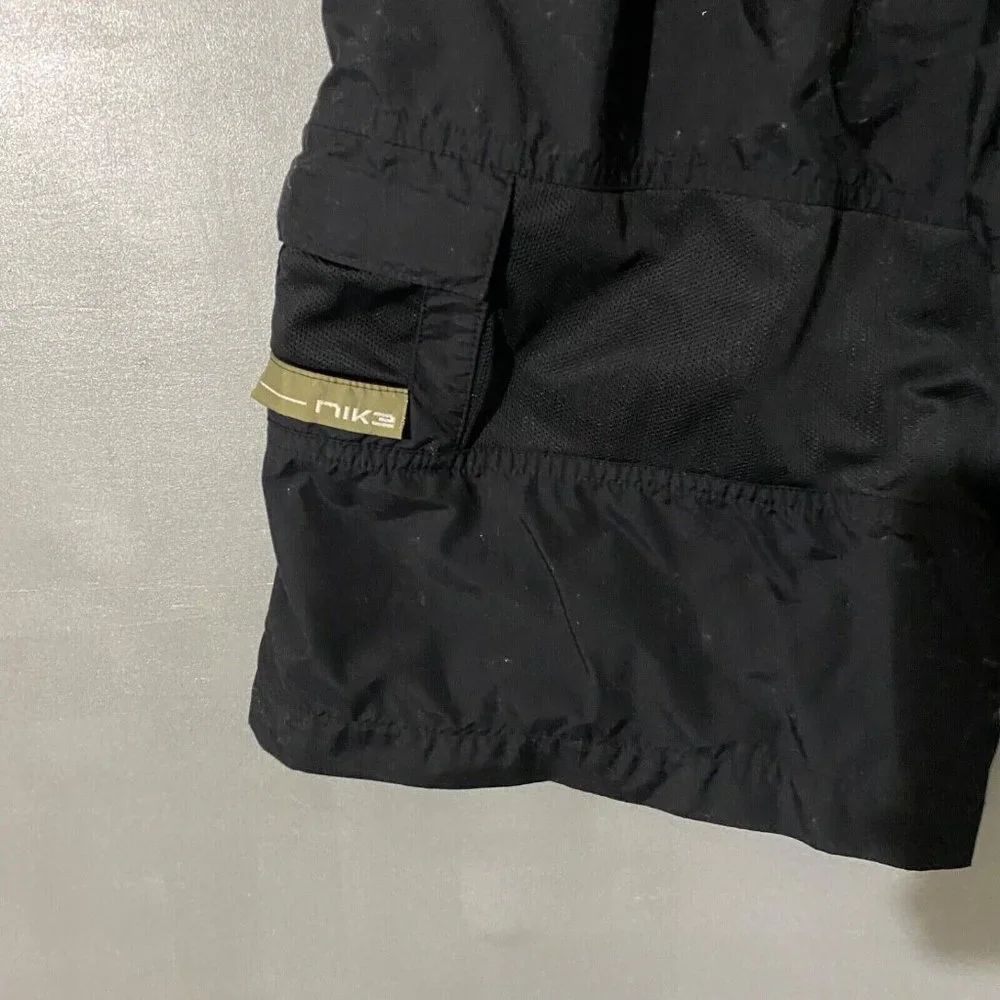 Nike Shorts kids size medium 12 black cargo‎ 24-28 x 9